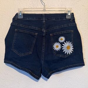 Source Unknown Dark Blue Jean Shorts with Daisy Design